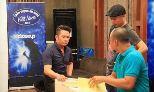 Vietnam Idol pha le 4 giam khao canh tranh cung The Voice-Hinh-2